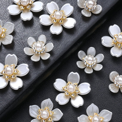 19-27 mm White Flower Acrylic Patches