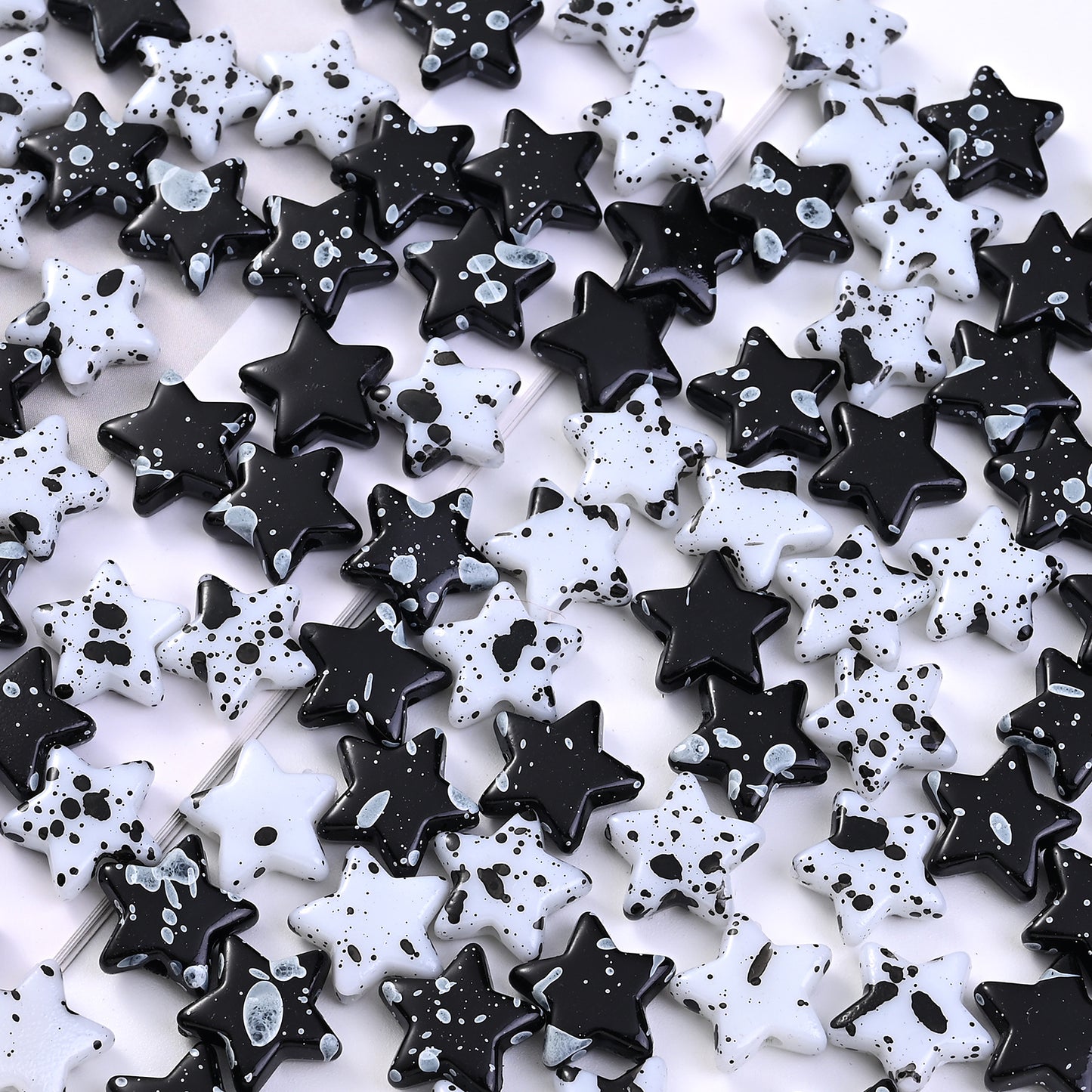 200pcs 13mm Black and White Star Acrylic Beads