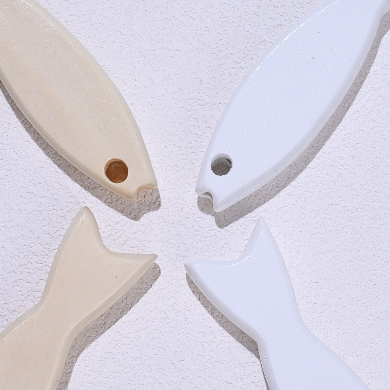 2pcs 2x7.9cm Fish-Shaped Wooden Beads